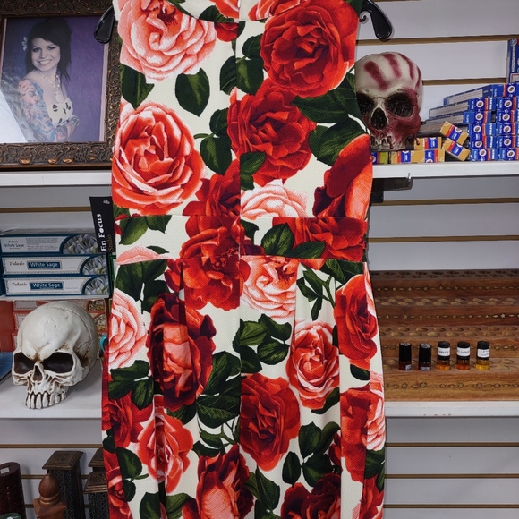 ROMANTIC DATE DRESS / RED ROSES! - Picture 5 of 6